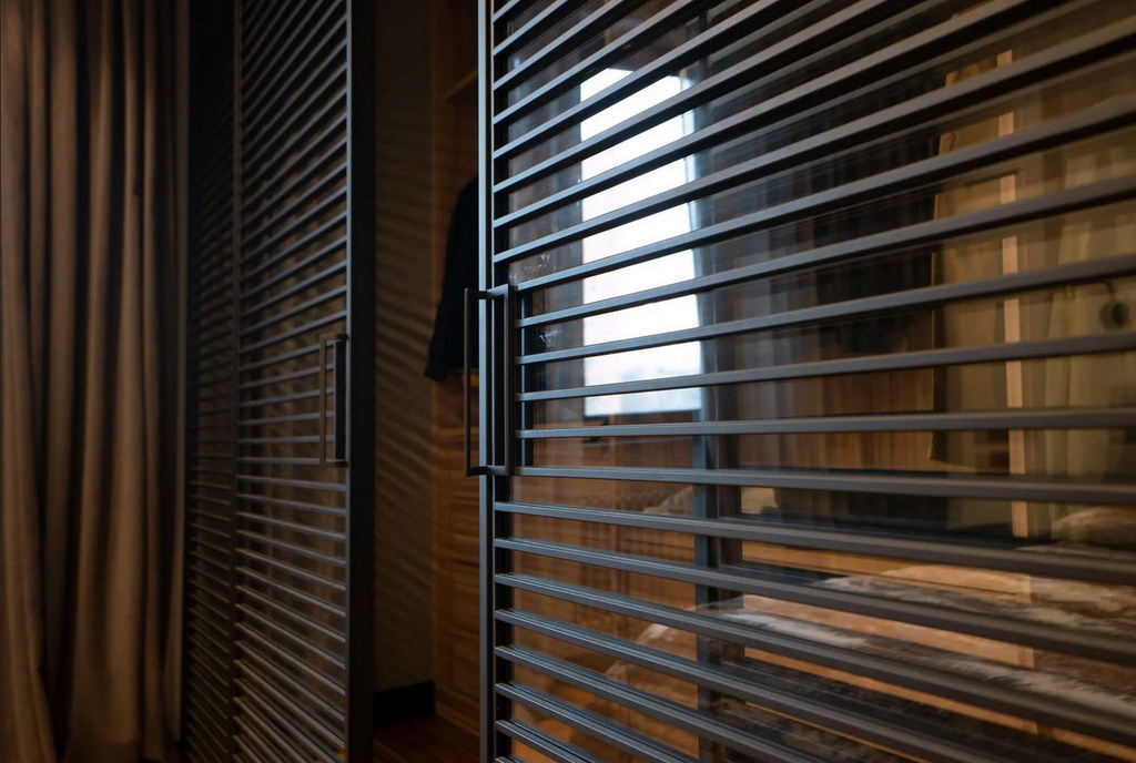 Раздвижные перегородки из стекла и металла: стильное зонирование пространства